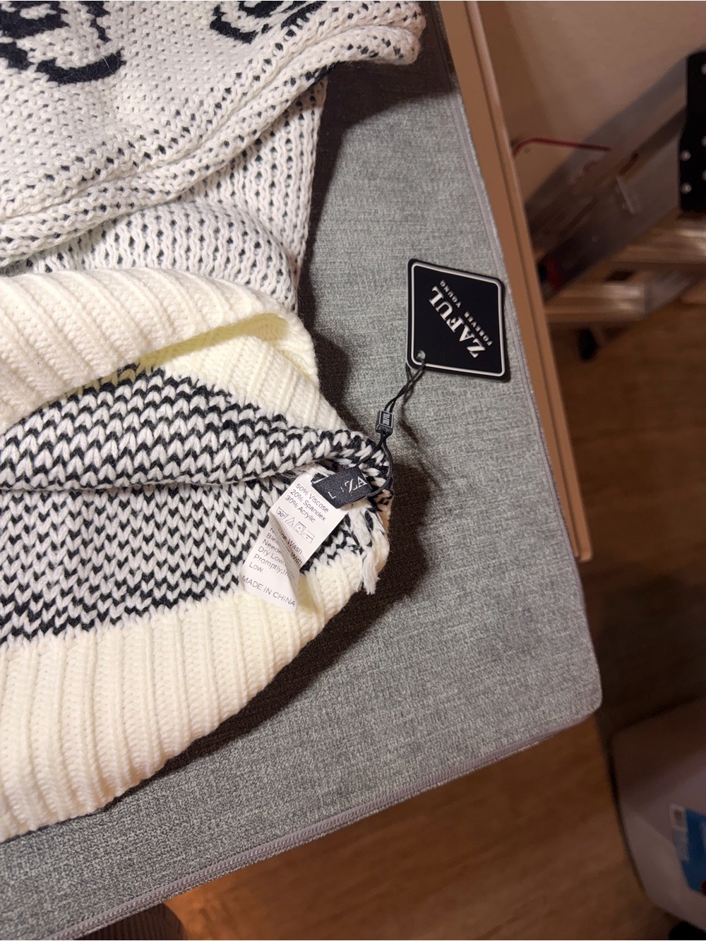 Zaful Cream and Black Scoop Neck Knit Sweater